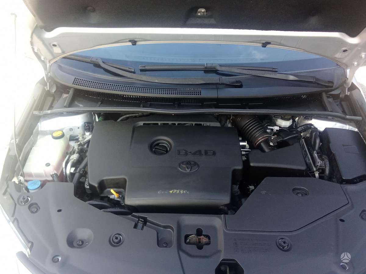 Toyota Avensis 2011 — photo 29