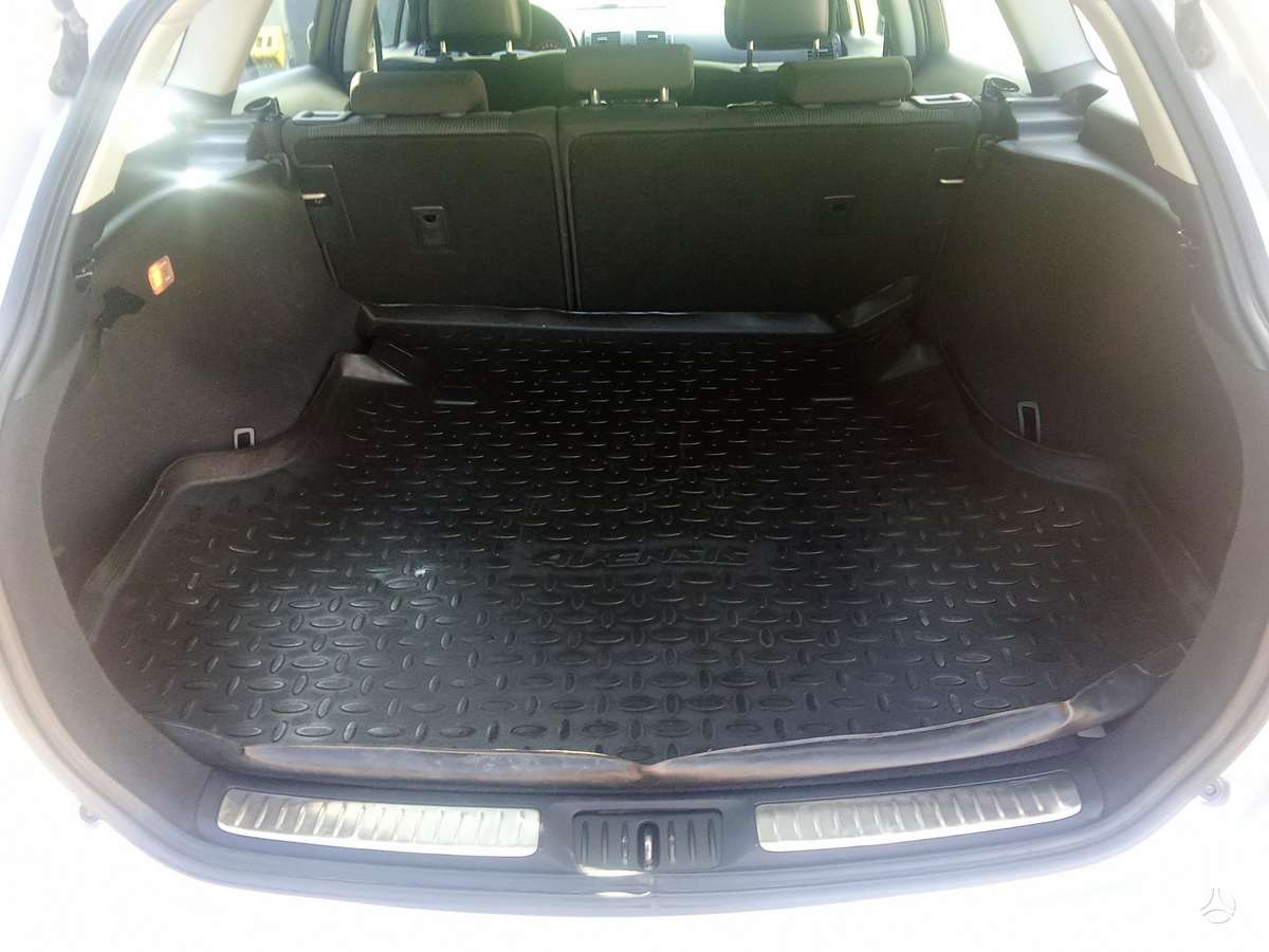 Toyota Avensis 2011 — photo 30
