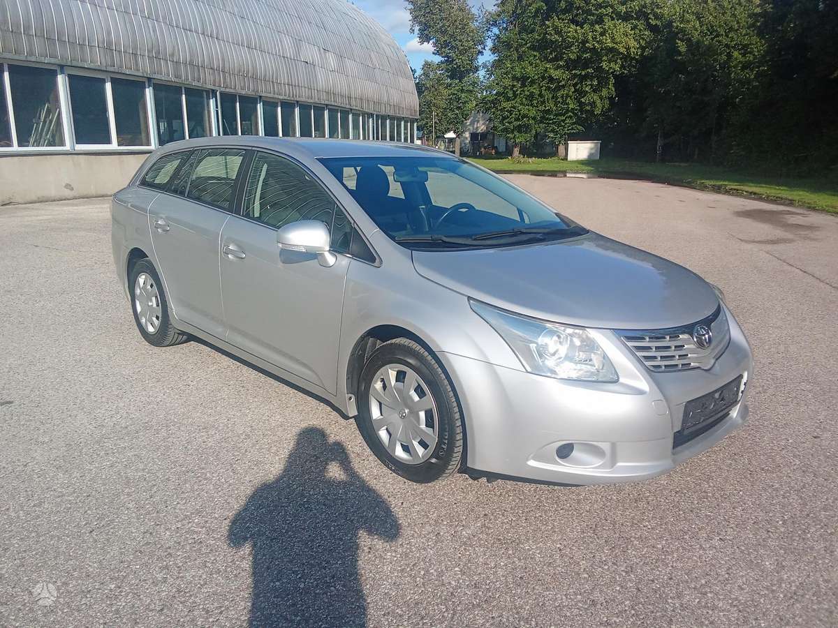 Toyota Avensis 2011 — engine 1998 cm³, 126 HP (93kW)