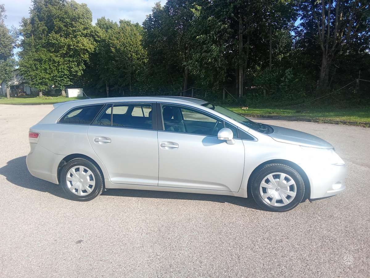 Toyota Avensis 2011 — photo 6