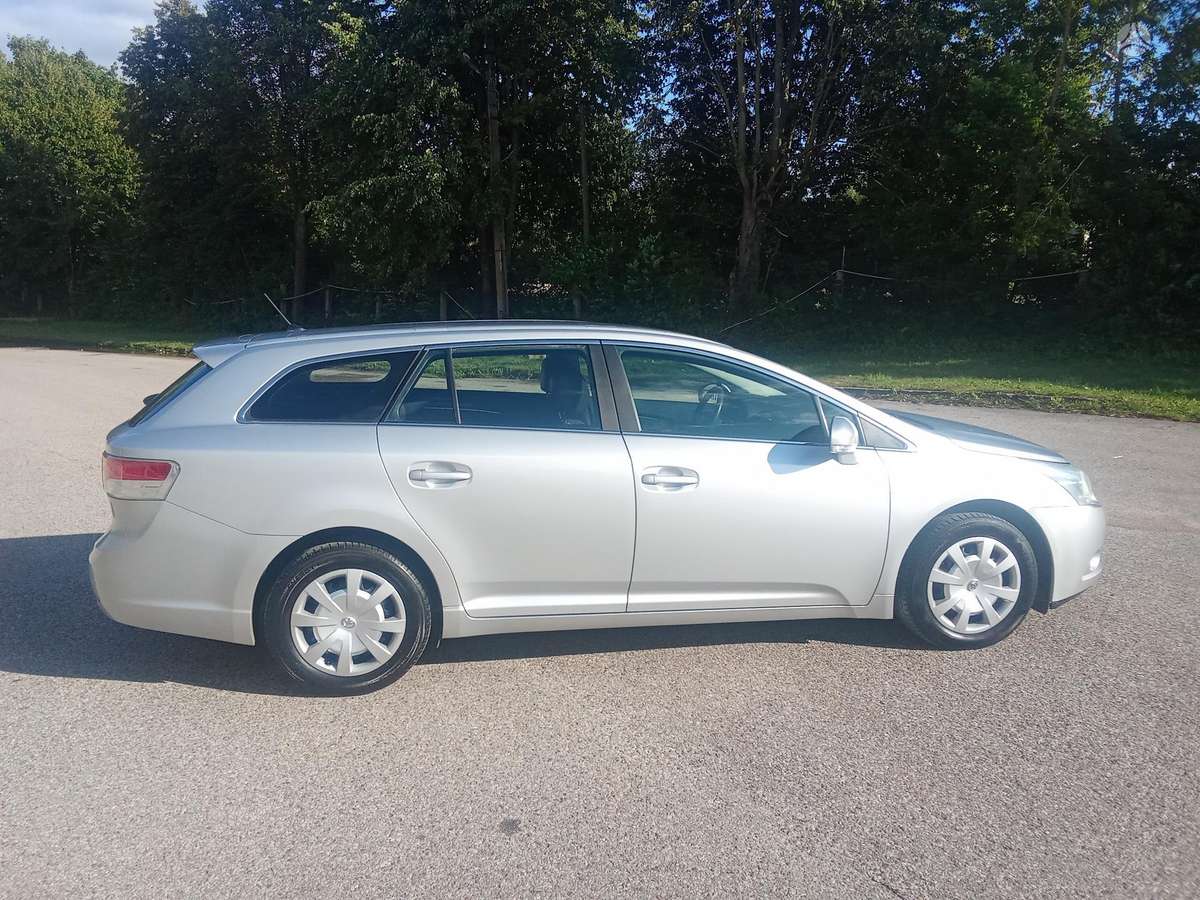 Toyota Avensis 2011 — photo 7