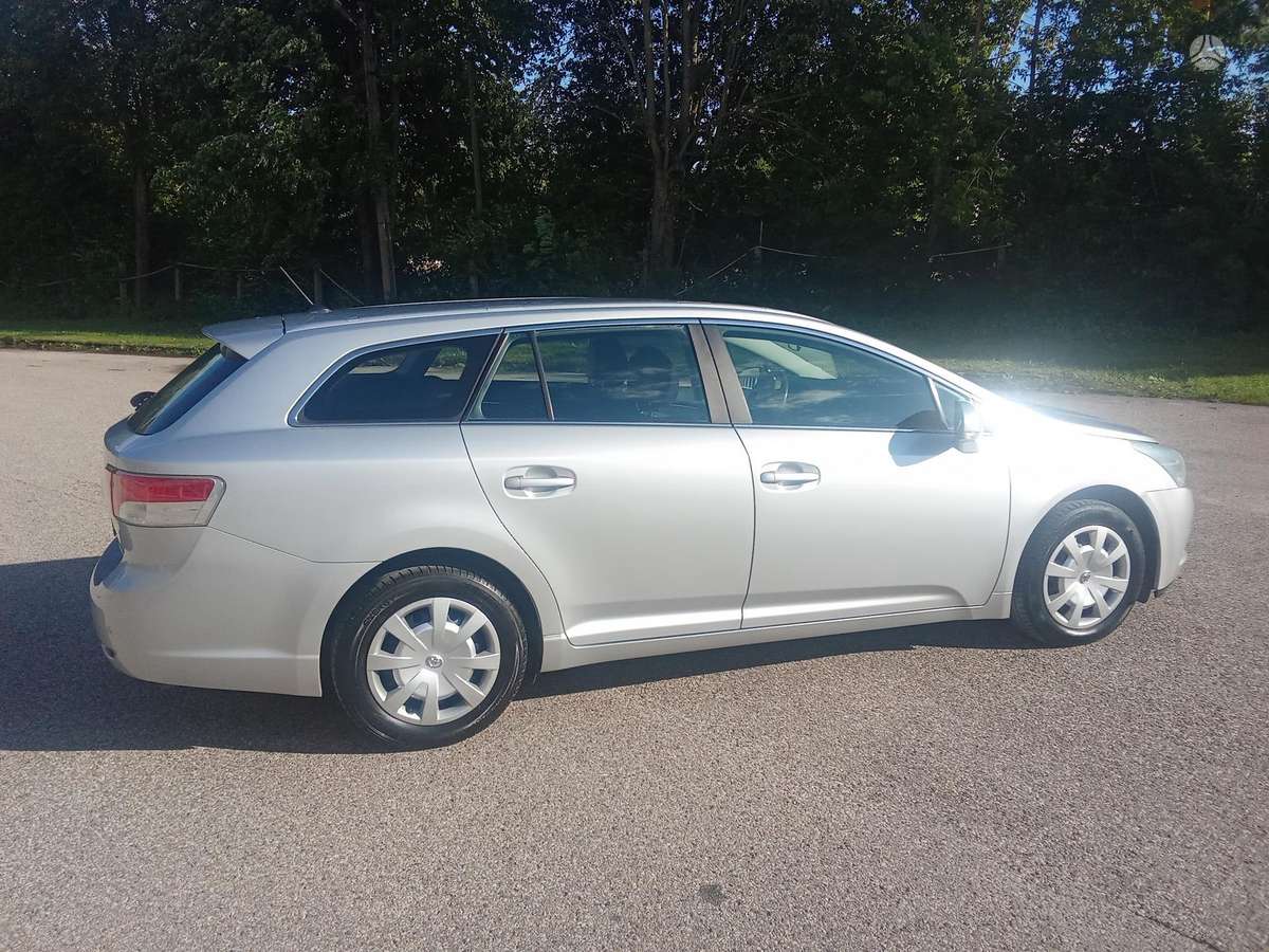 Toyota Avensis 2011 — photo 8