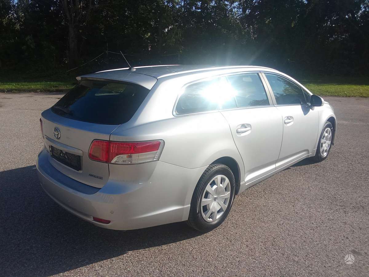 Toyota Avensis 2011 — photo 9