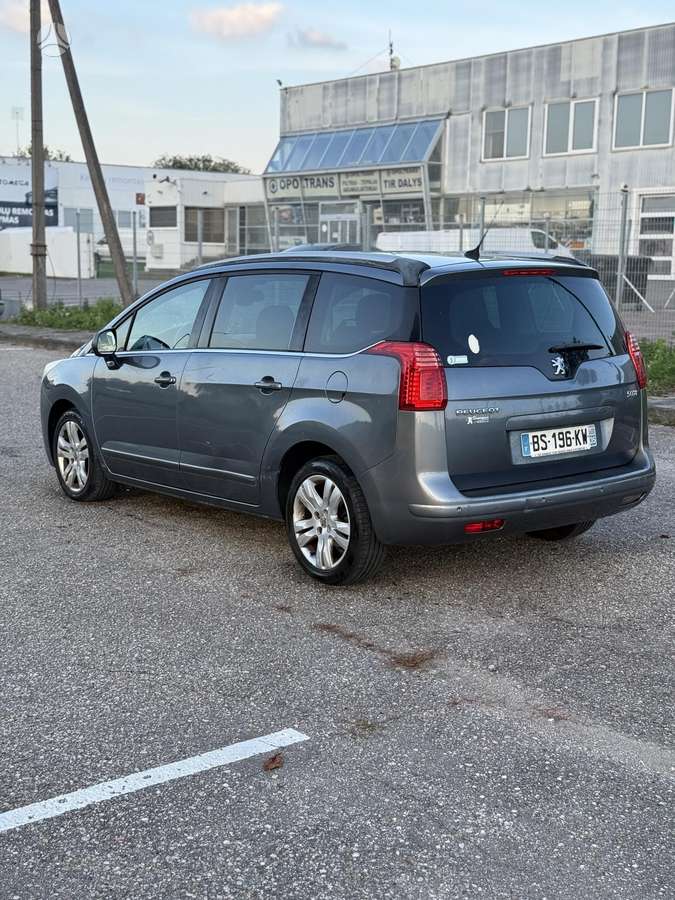 Peugeot 5008 2011 — photo 6