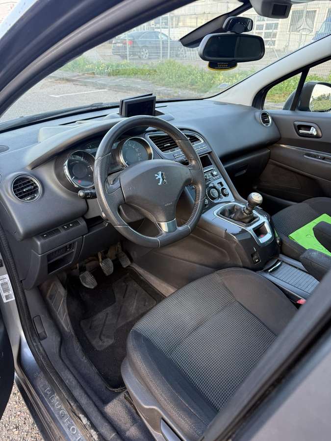 Peugeot 5008 2011 — photo 7