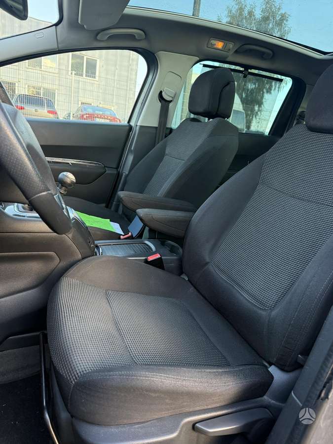Peugeot 5008 2011 — photo 8