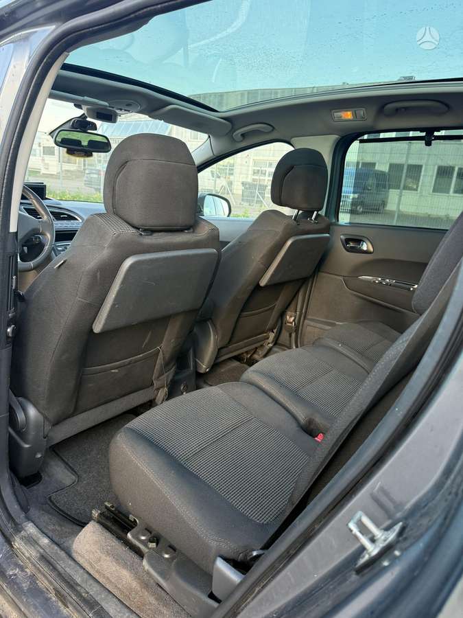 Peugeot 5008 2011 — photo 9