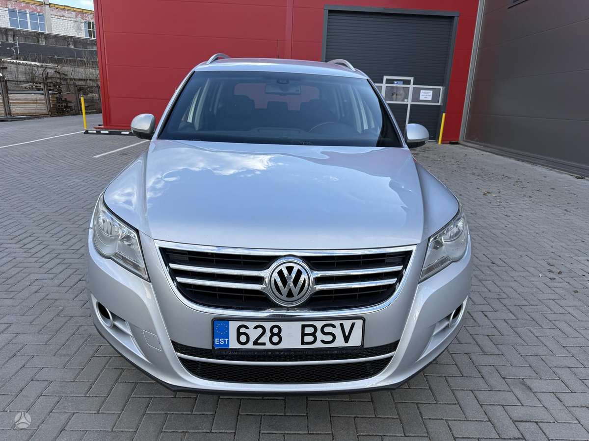 Volkswagen Tiguan 2008 — rear view