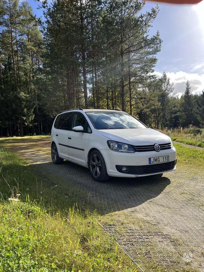 Volkswagen Touran 2013 — rear view