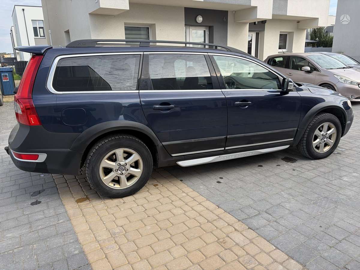 Volvo XC70 2010 — photo 10