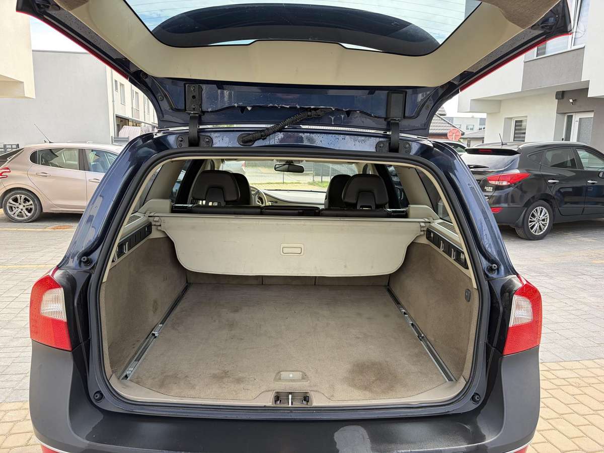 Volvo XC70 2010 — photo 13