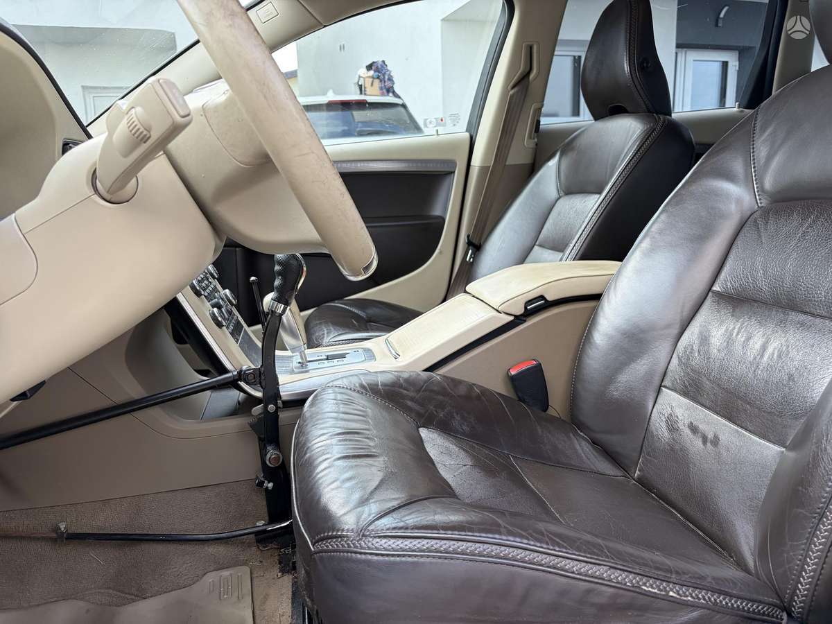 Volvo XC70 2010 — photo 15