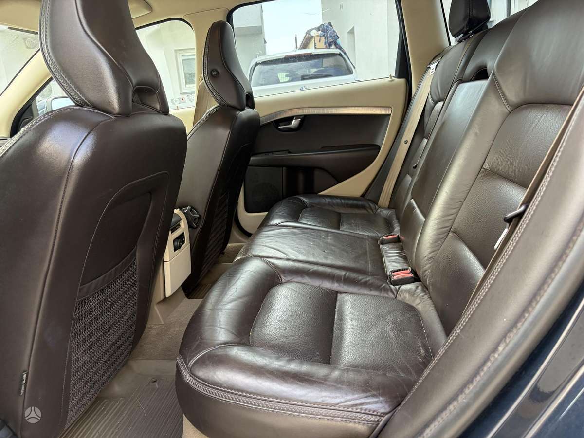 Volvo XC70 2010 — photo 17