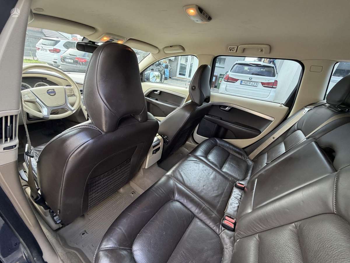 Volvo XC70 2010 — photo 18