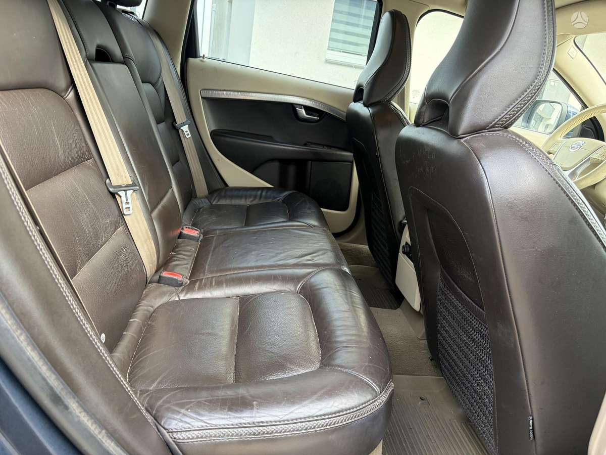Volvo XC70 2010 — photo 19