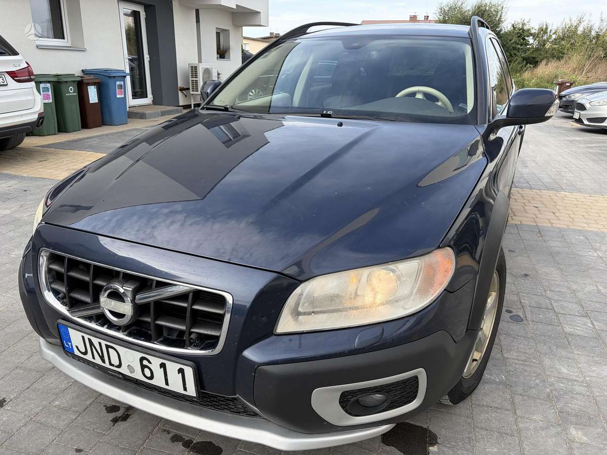 Volvo XC70 2010 — rear view