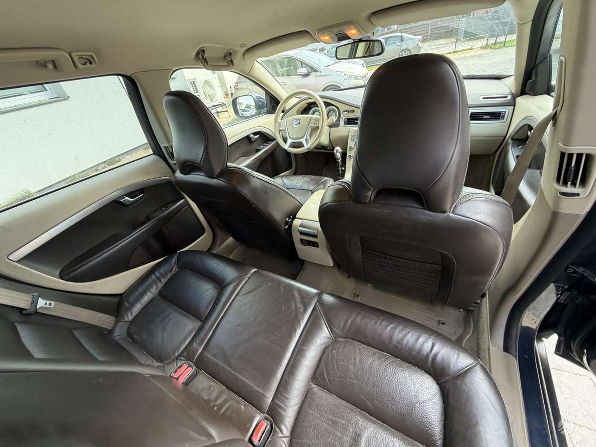 Volvo XC70 2010 — photo 20