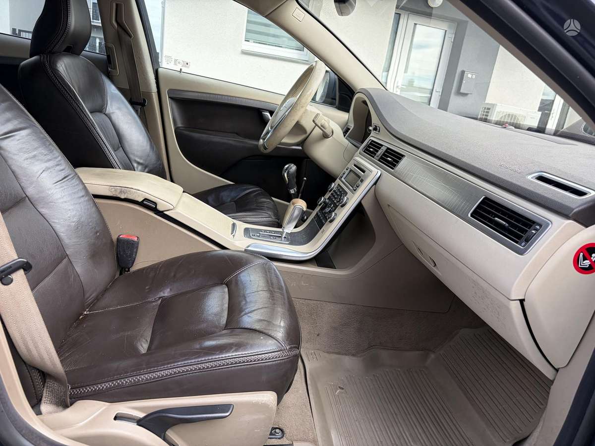 Volvo XC70 2010 — photo 21