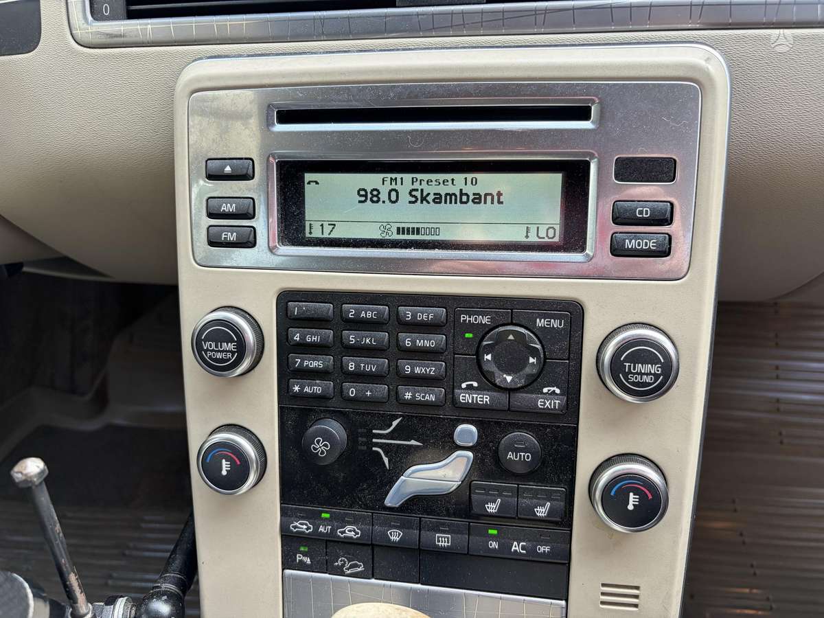 Volvo XC70 2010 — photo 23