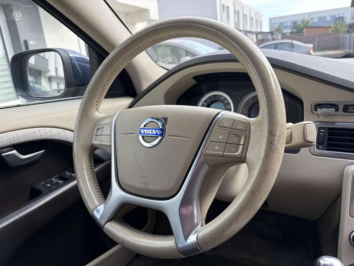 Volvo XC70 2010 — photo 25
