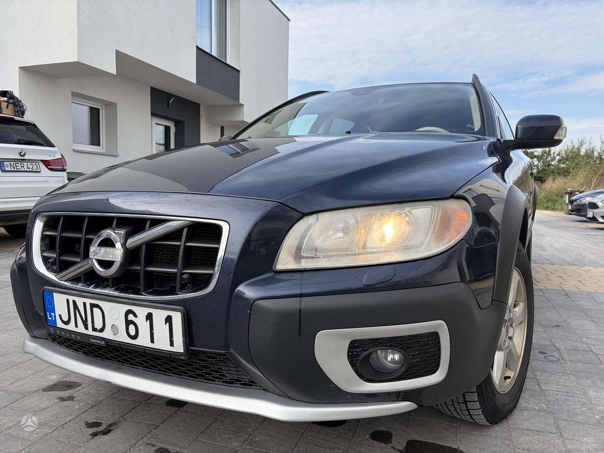Volvo XC70 2010 — interior