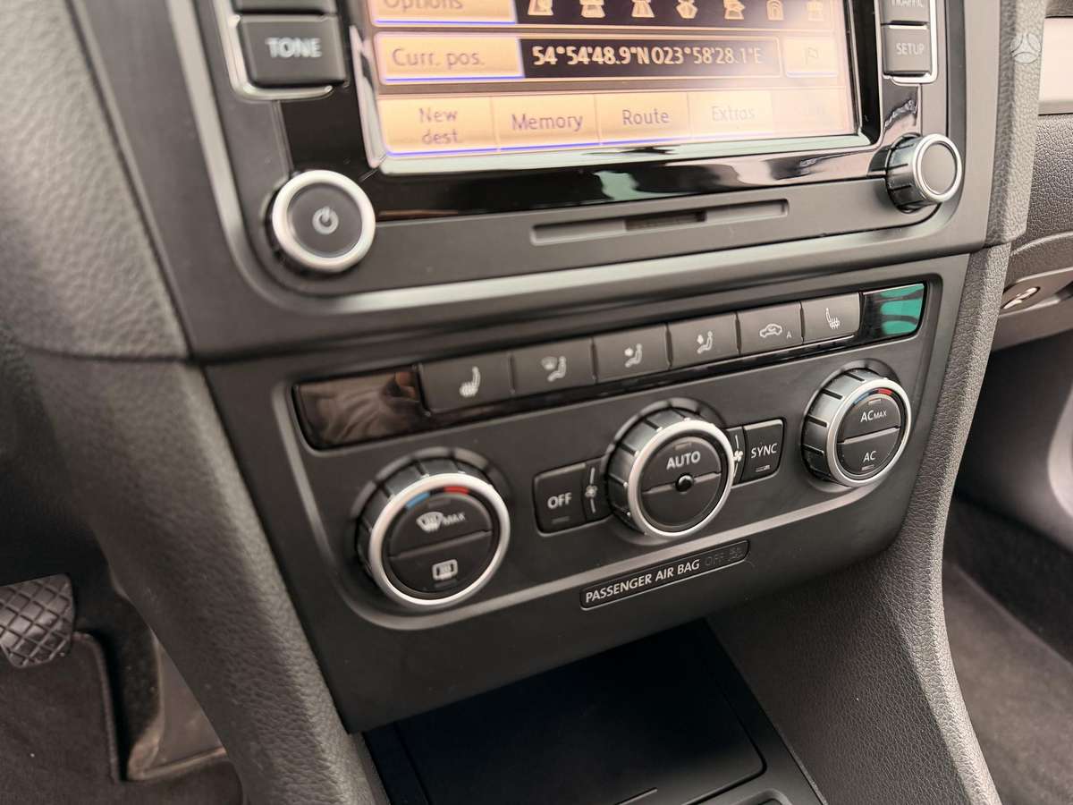 Volkswagen Golf 2010 — photo 21