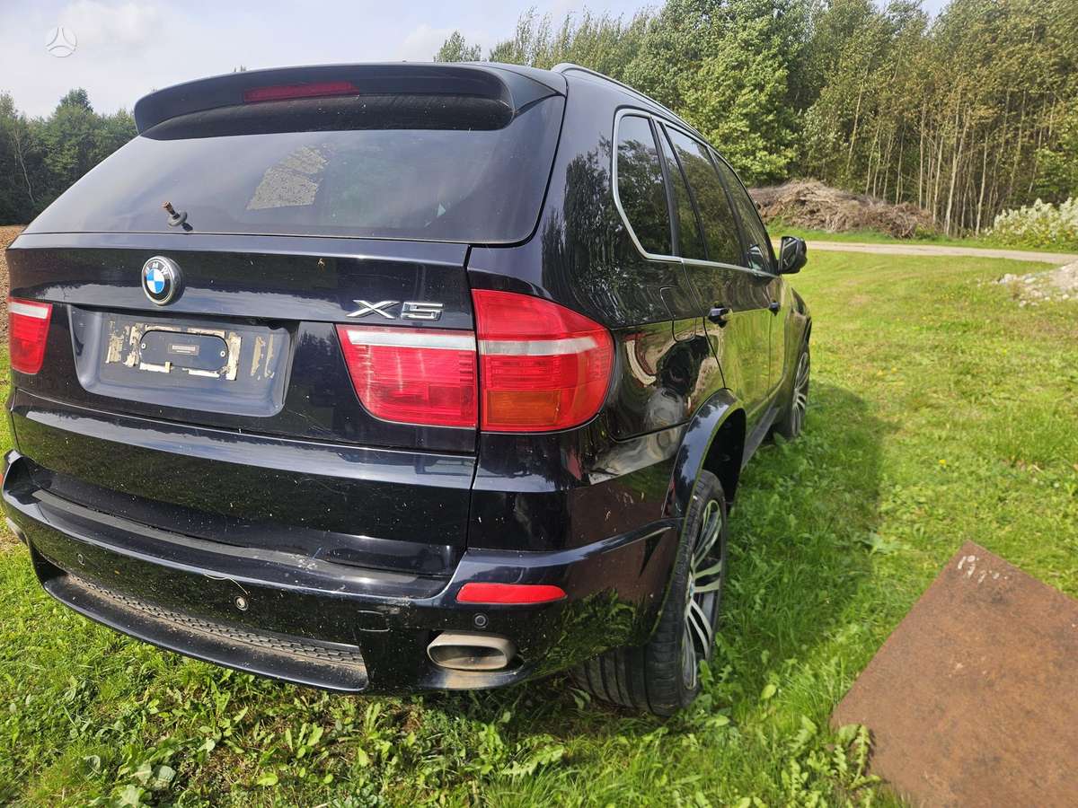 BMW X5 2012 — rear view
