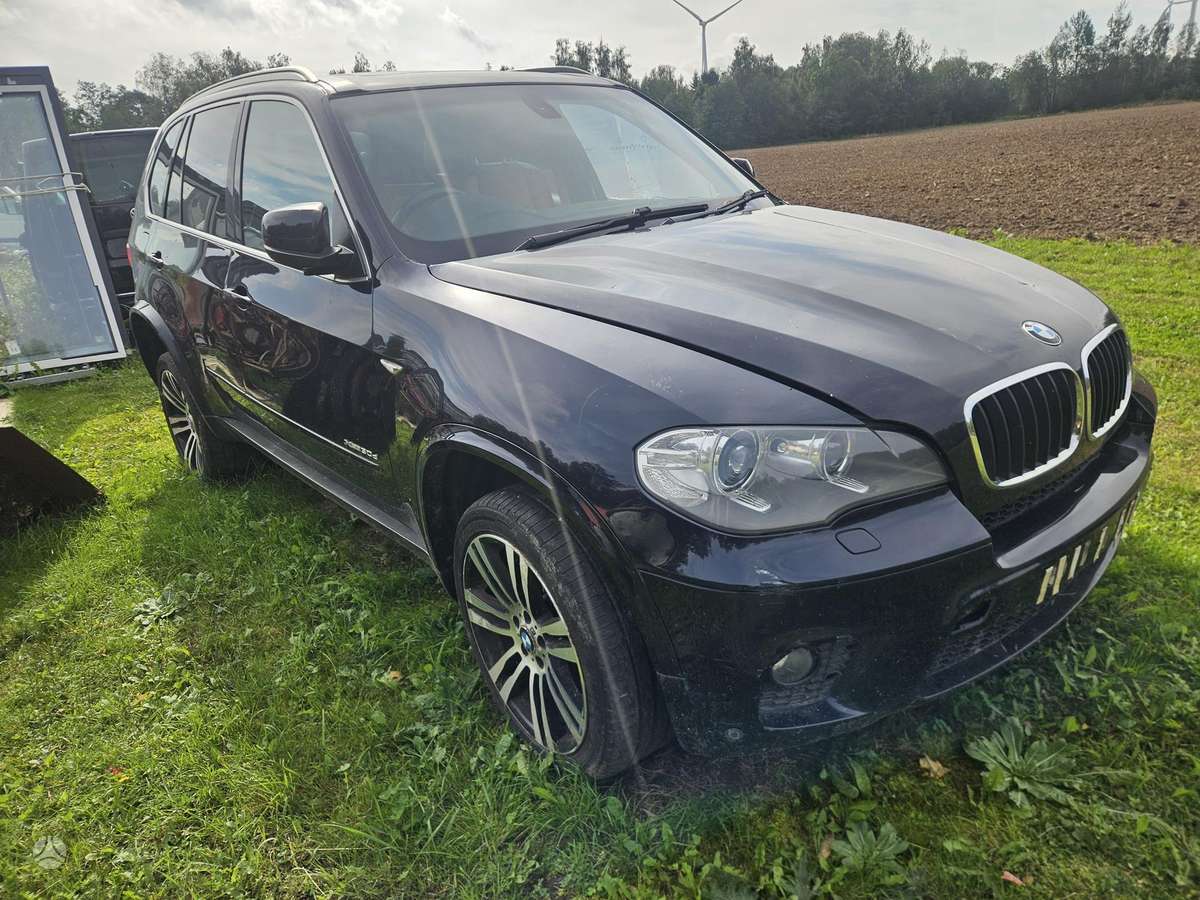 BMW X5 2012 — engine 3000 cm³