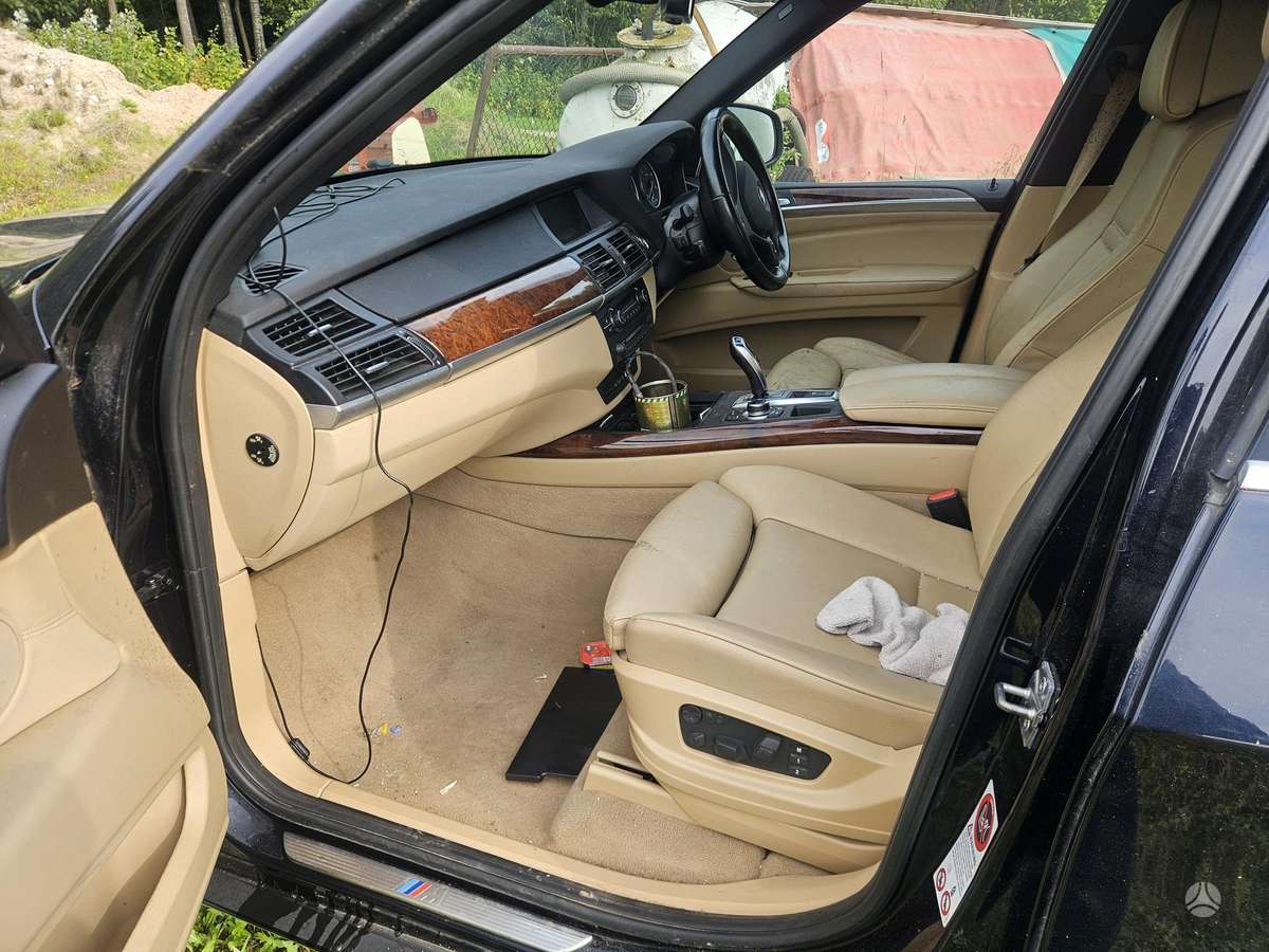 BMW X5 2012 — photo 8