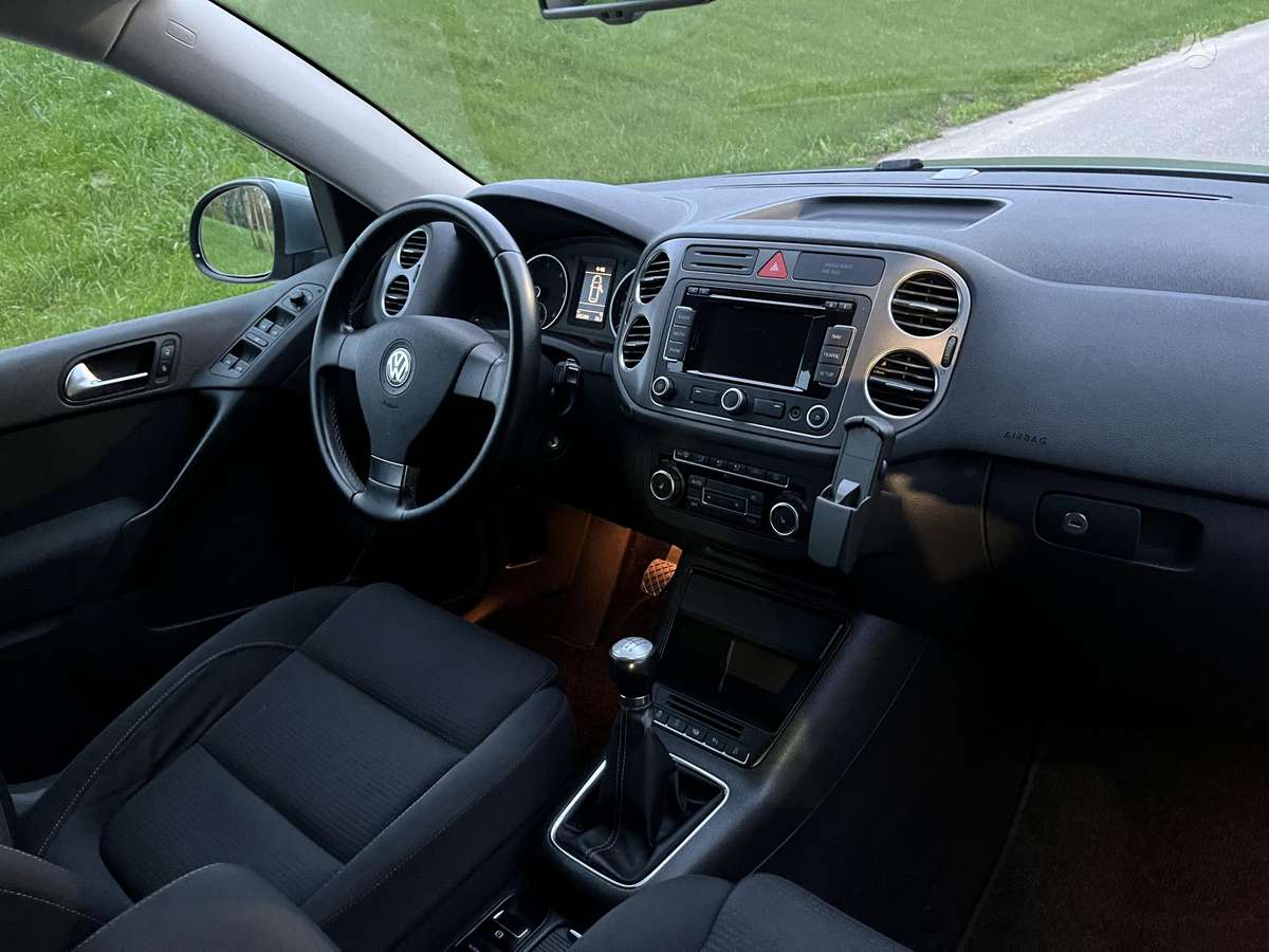 Volkswagen Tiguan 2010 — photo 17