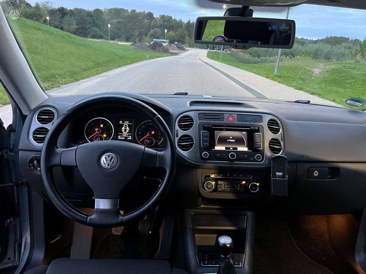 Volkswagen Tiguan 2010 — photo 23