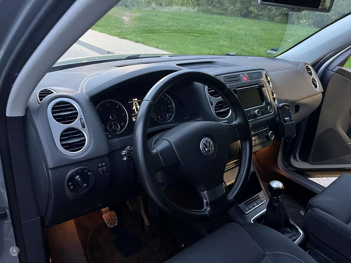 Volkswagen Tiguan 2010 — photo 24