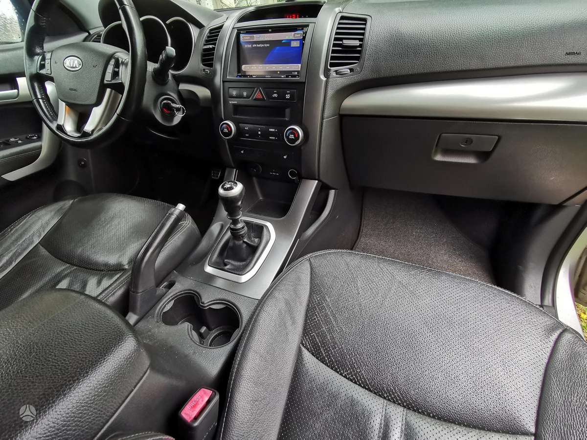 Kia Sorento 2010 — photo 12