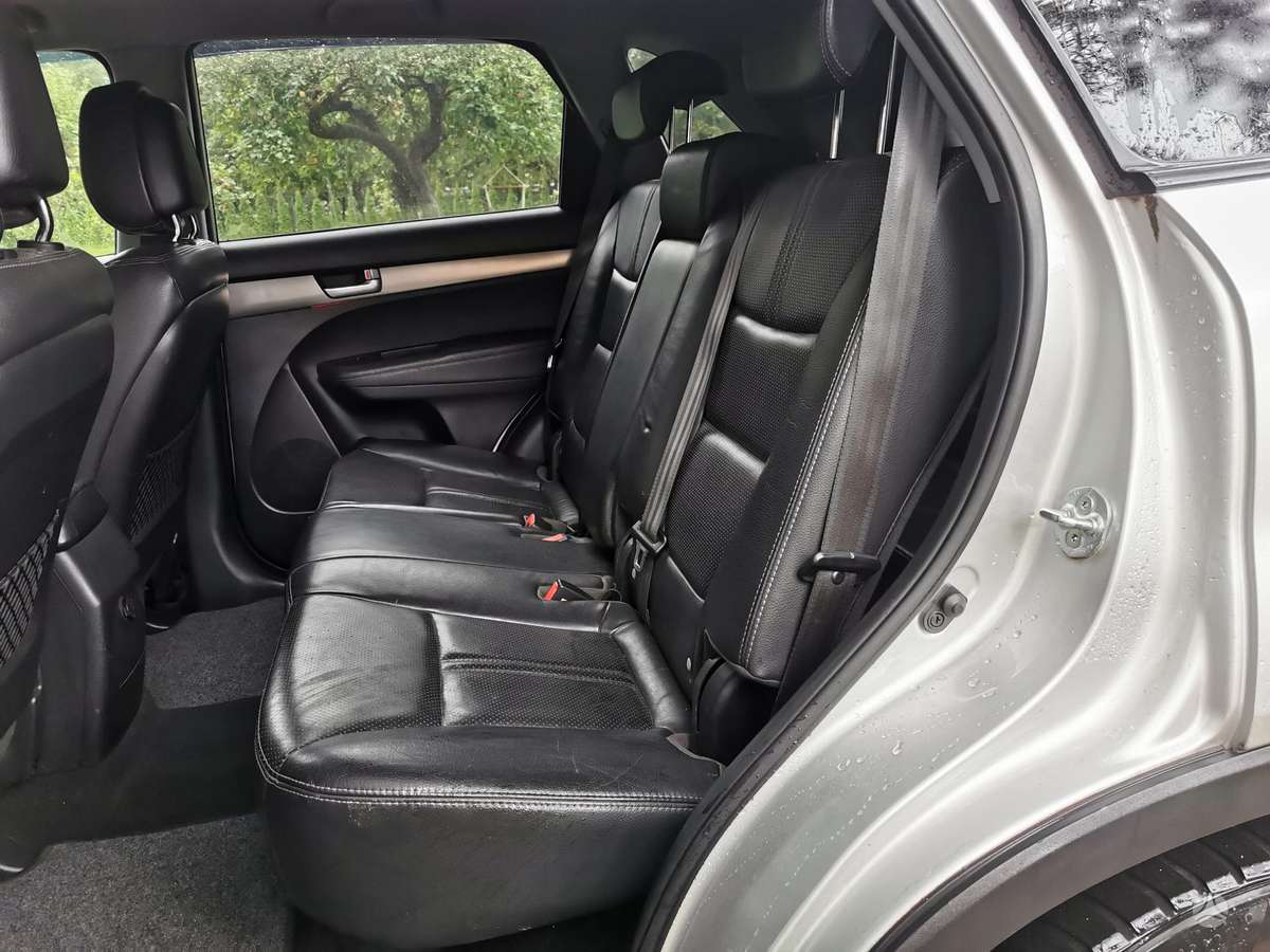 Kia Sorento 2010 — photo 24