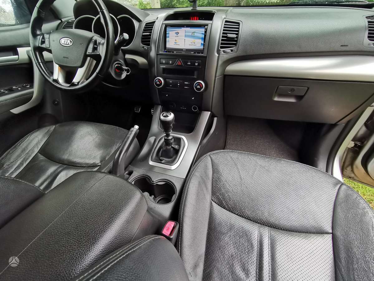 Kia Sorento 2010 — photo 8