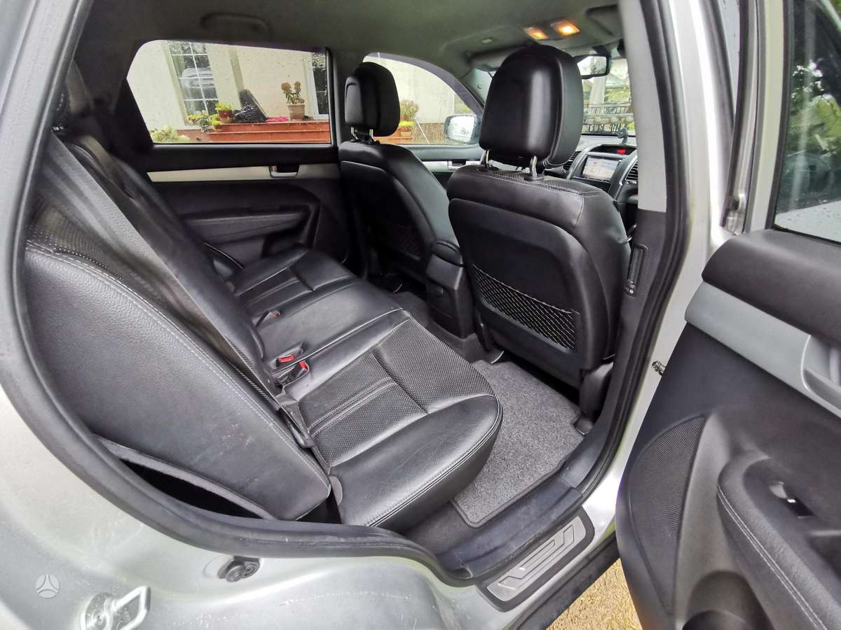 Kia Sorento 2010 — photo 9
