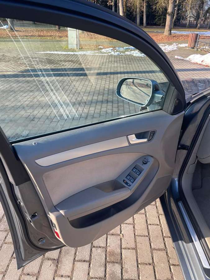 Audi A4 2012 — photo 8
