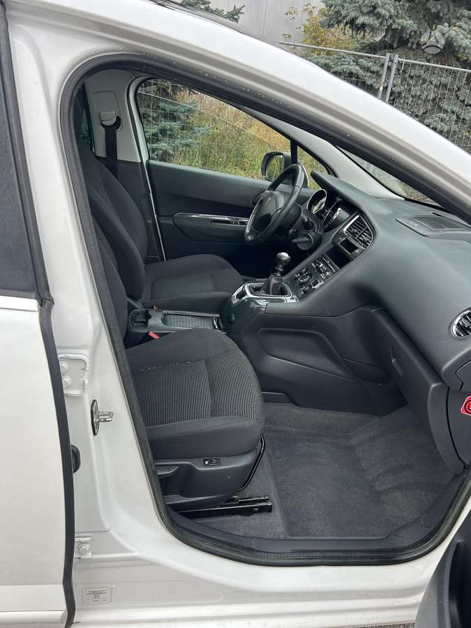 Peugeot 5008 2012 — photo 11
