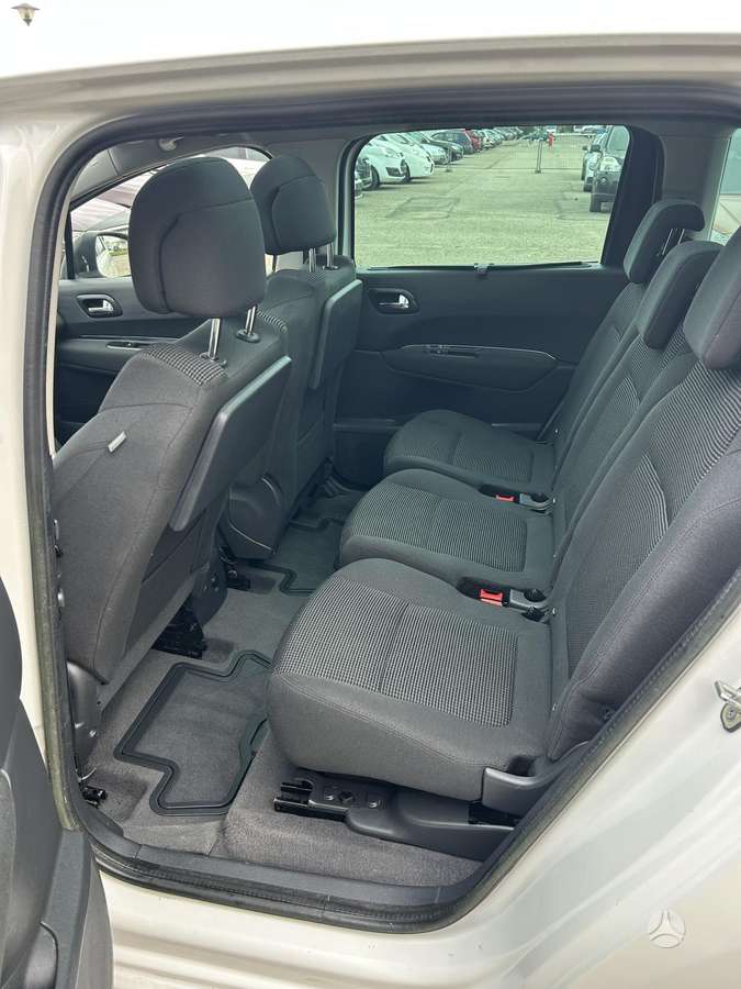 Peugeot 5008 2012 — photo 6