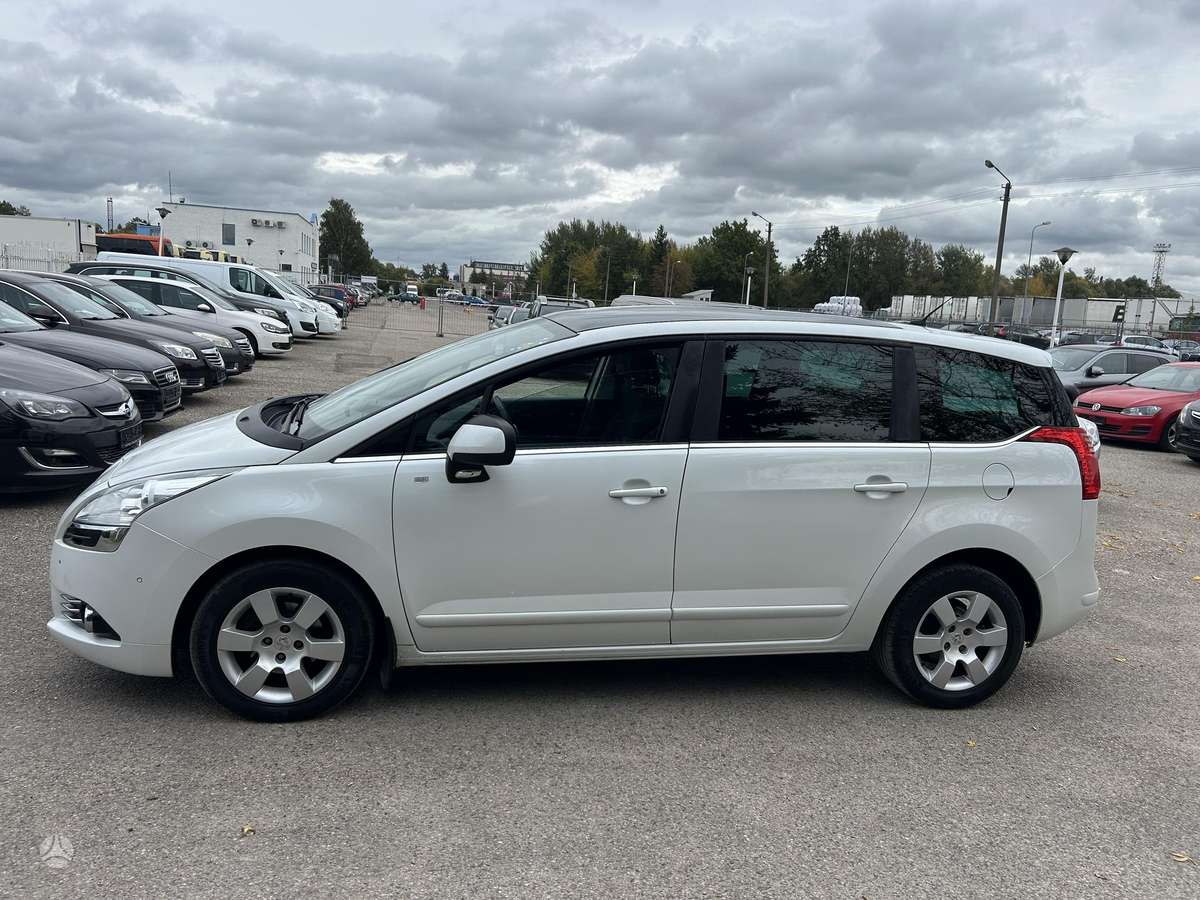 Peugeot 5008 2012 — photo 8