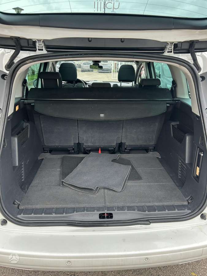 Peugeot 5008 2012 — photo 9