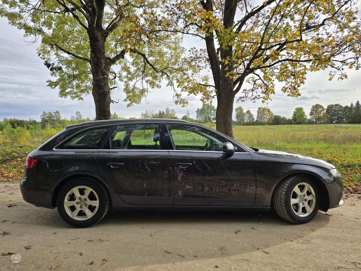 Audi A4 2010 — двигун 1968 cm³, 136 HP (100kW)