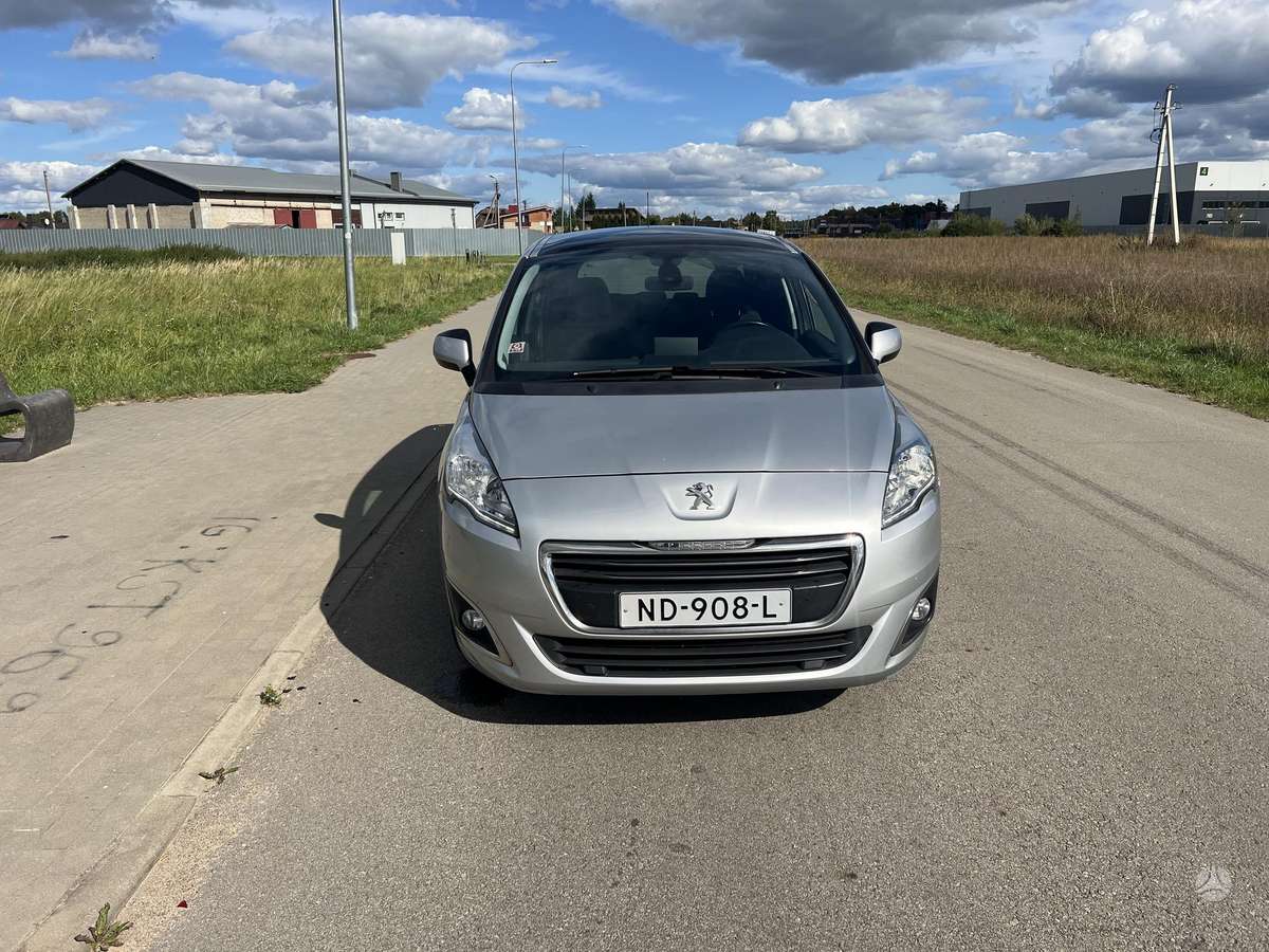 Peugeot 5008 2015 — салон