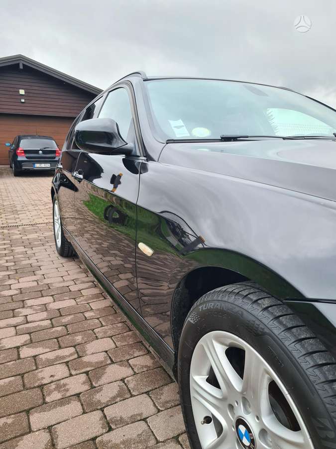 BMW 318 2011 — photo 11