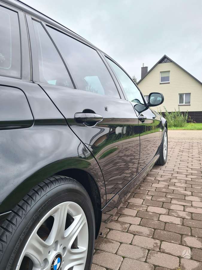 BMW 318 2011 — photo 12