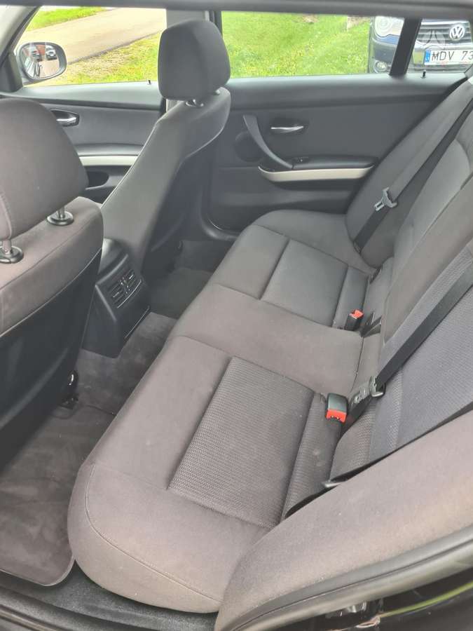 BMW 318 2011 — photo 18