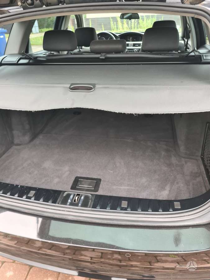 BMW 318 2011 — photo 20