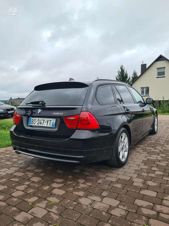 BMW 318 2011 — engine 1995 cm³, 143 HP (105kW)