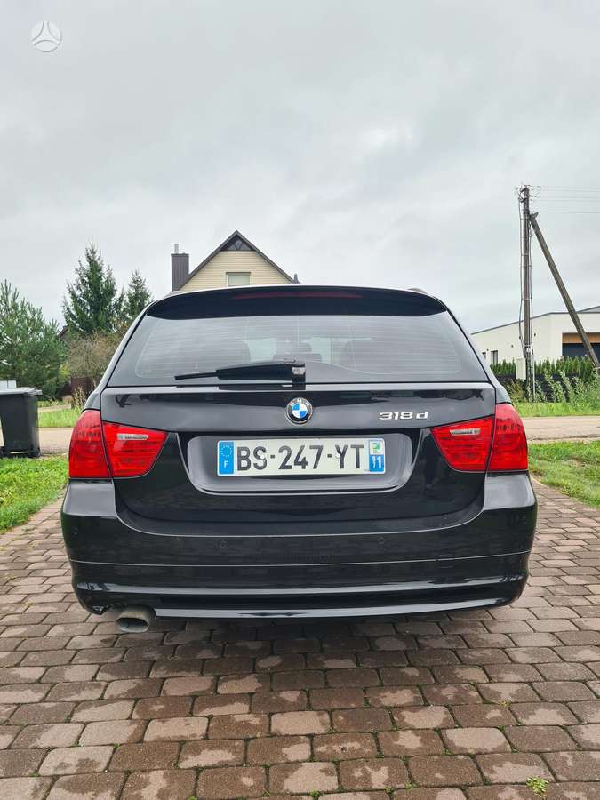 BMW 318 2011 — photo 6