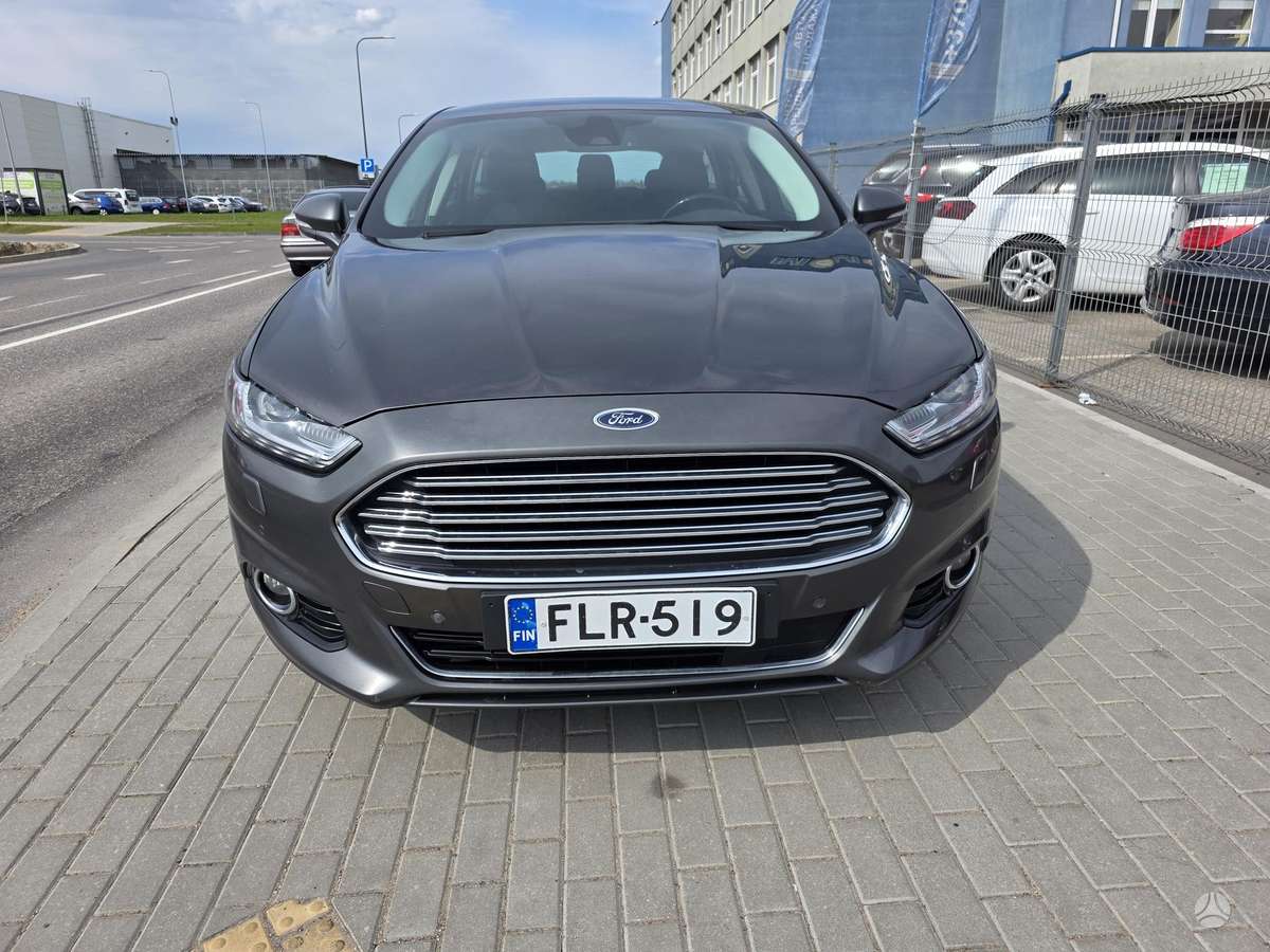 Ford Mondeo 2015 — rear view